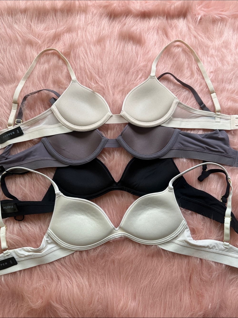 4 NWOT PEPPER Bras 2 Seamless Molded T-Shirt Bra 2 Zero-G Wirefree Lift Up Bra